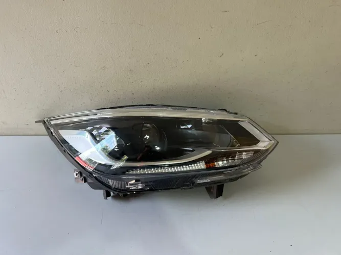 Farol direito Onix com Led 2020/2021/2022/2022/2023/2024/2025