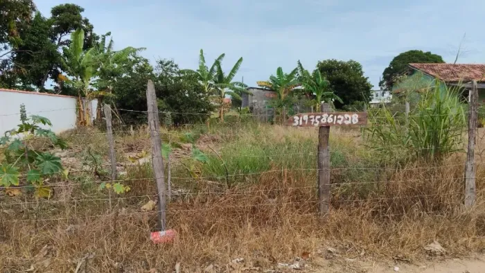 Terreno 330m2 - Plano e de fácil acesso em Travessão de Barra, São Francisco de Itabapoana