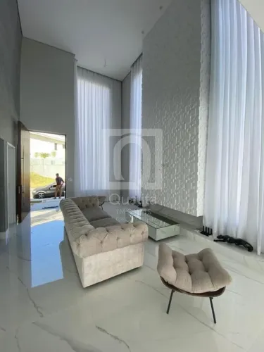 Casa à venda no Condomínio New Ville, Santana de Parnaíba | 4 suítes e piscina