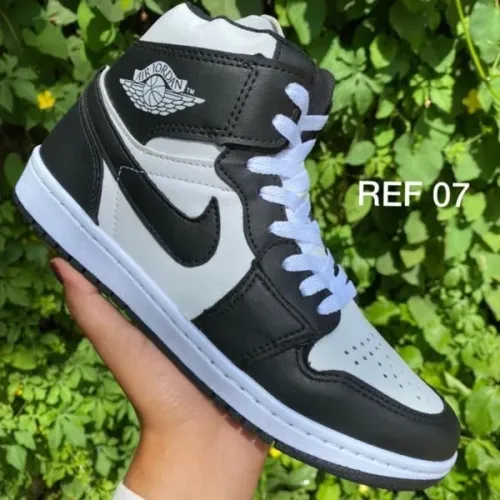 Tênis Jordan Botinha preto e branco 