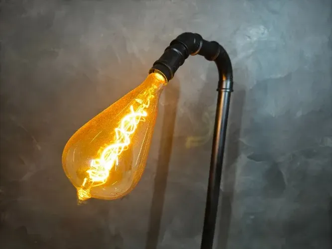 LUMINÁRIA DE CHÃO COM LÂMPADA DE LED GRANDE