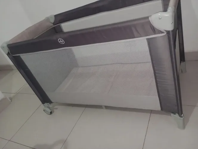 Berço/cercado desmontável portátil