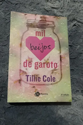 Livro: MIL BEIJOS DE GAROTO