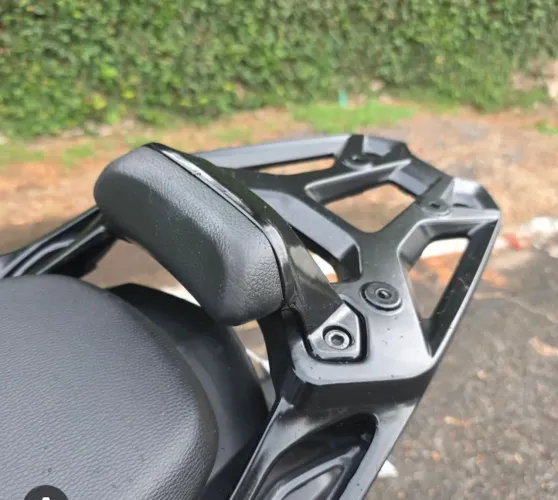 BAGAGEIRO COM SISSY BAR D400/250