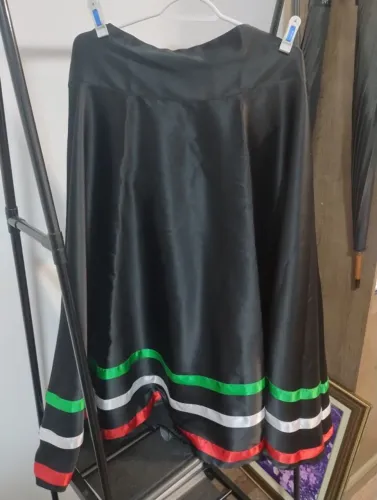 Vendo LINDA saia de traje italiano para festas e eventos típicos +corpete espartilho