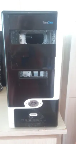 Gabinete para computador usado.