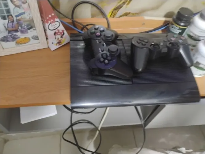 Ps3 slim todo bom destravado cheio de jogos pra baixa pega cd