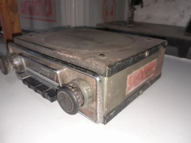 Rádio automotivo antigo