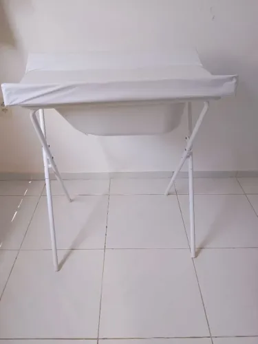 Banheira com suporte e trocador 