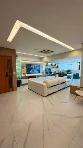Apartamento a venda no Parque Tropical com 3 suites reformado e mobiliado em Pituaçu