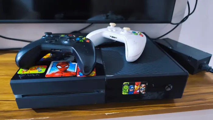 XBox One + 2 controles