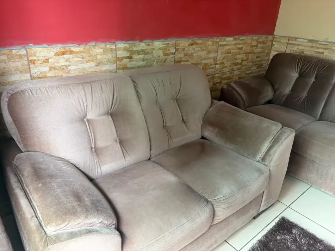 Vendo um sofá