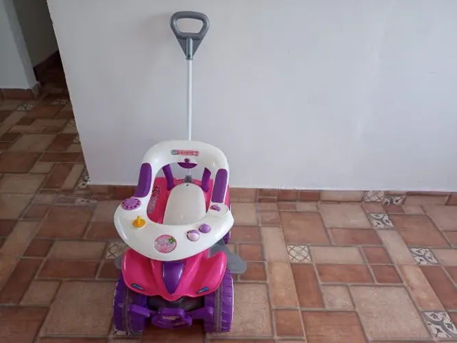Carrinho de passeio - Totoca/quadriciclo para menina