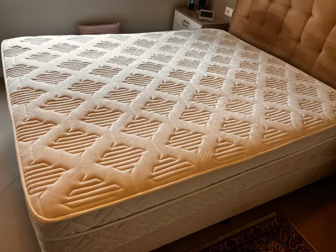Durma Melhor num Colchão QUEEN de Molas e LATEXS?>Semi novo