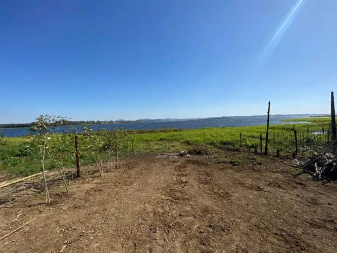 Terreno 10x70 na berada do rio taiacupeba