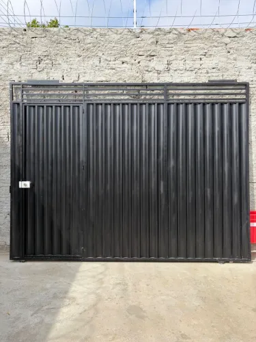Portão para garagem com portão social