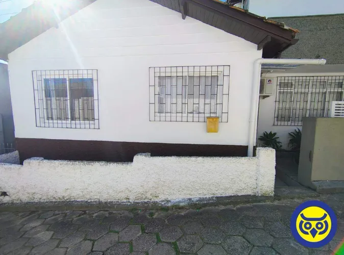 Casa com 2 dormitórios na Agronômica Florianópolis à uma Quadra da Beira-Mar