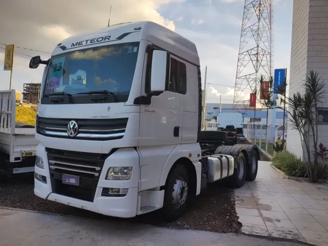 Volkswagen 29.520 Meteor 29.520 6x4 2p (diesel)(E5) 2022/2023 VAMOS SEMINOVOS Uberlândia