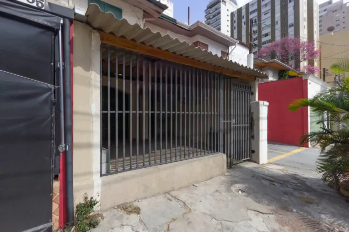 Casa comercial na Rua Doutor Cândido Espinheira, 643 120 m²