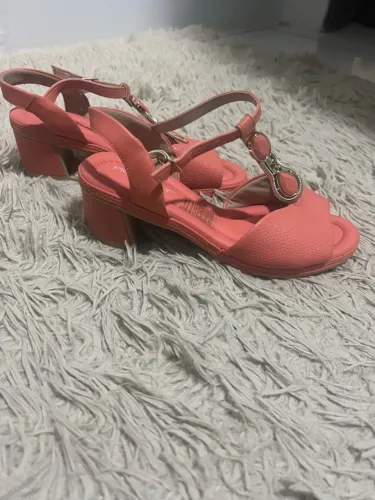 Vendo sandália picadilly