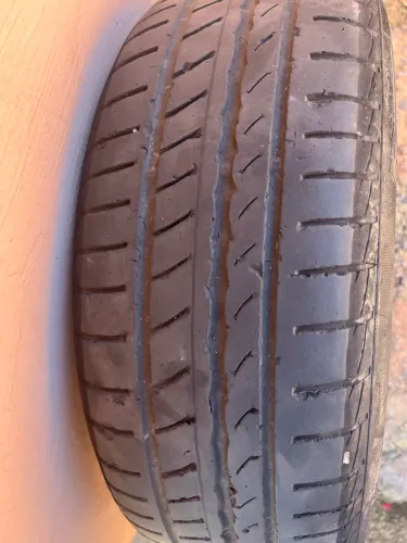 Pneu PIRELLI (usado) 185/60 roda 15