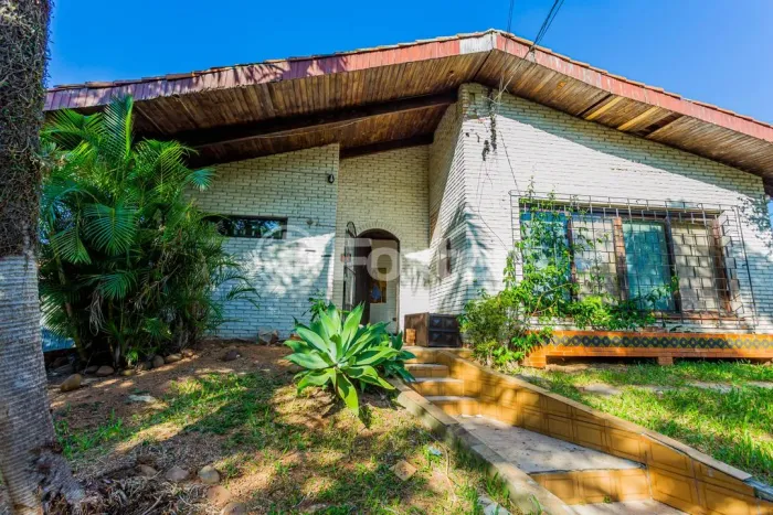 Casa à venda Avenida Assis Chateaubriand, São Sebastião - Porto Alegre