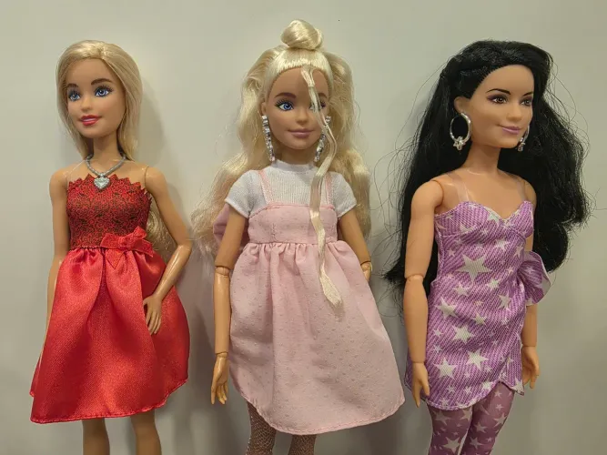 DELUXE STYLE VENDIDAS LOTE BARBIES: 2 DELUXE STYLE MILLIE E RAQUELLE E 80 ANOS MATTEL