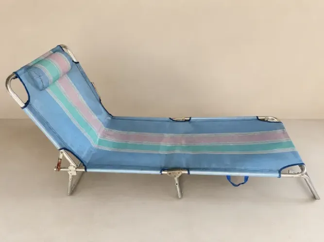 2 Cadeiras Espreguiçadeiras de Praia Reclináveis - R$ 170 o par