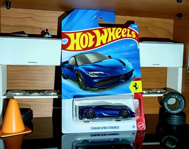 Hot Wheels Ferrari SF90 Stradalle Azul 