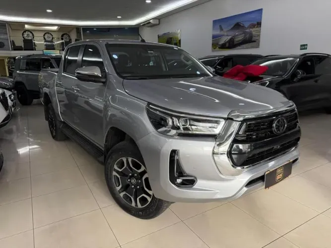 Toyota Hilux CD SRX 4X4 2.8 TDI 16V Diesel Aut. 2023