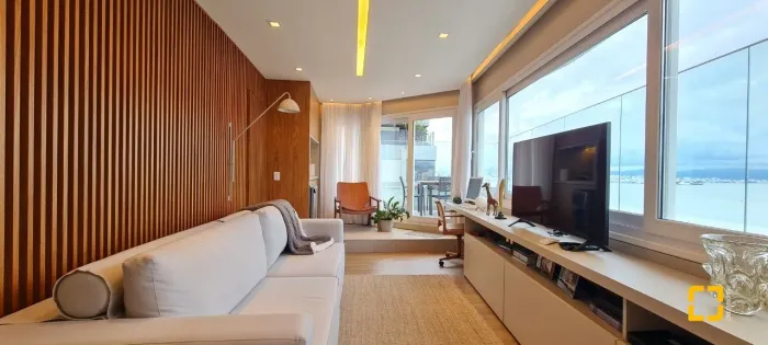 Cobertura Com 262,18m², 3 dormitórios, 2 Suítes, na Beira Mar Norte em Florianópolis