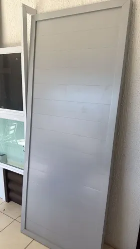 Portão em aluminio na cor cinza para vão de 2,10 x 0,89