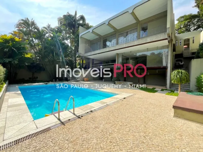 Casa em Rua Fechada, 900 mts 05 suites no Morumbi