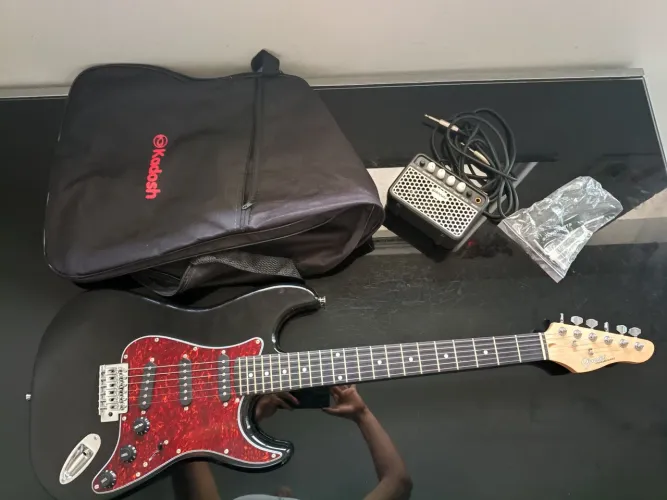 COMBO GUITARRA ELETRICA GIANNINI G-100 + MINI AMPLIFICADOR GIANNINI  E ACESSÓRIOS 
