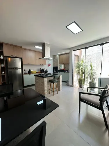 Sobrado com 2 Suites no Condominio Villa Di Capri