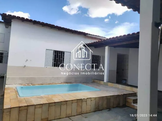 Casa à venda em Uberlândia - 3 quartos, piscina e espaço Gourmet no Bairro Custódio Pereir