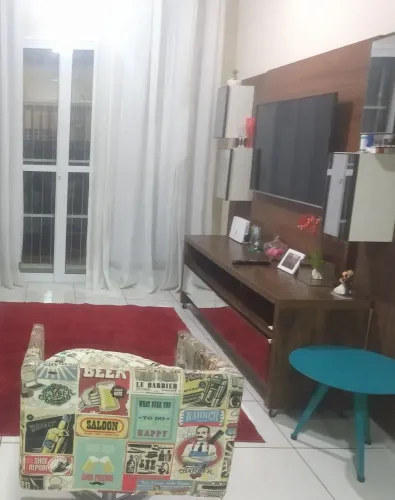 Painel de TV completo com rack