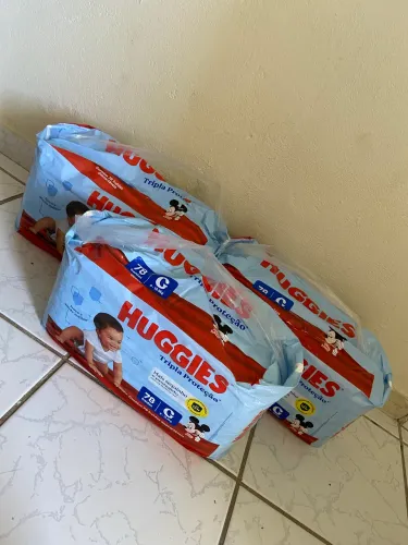 Vendo pacotão de fralda Huggies tripla proteção