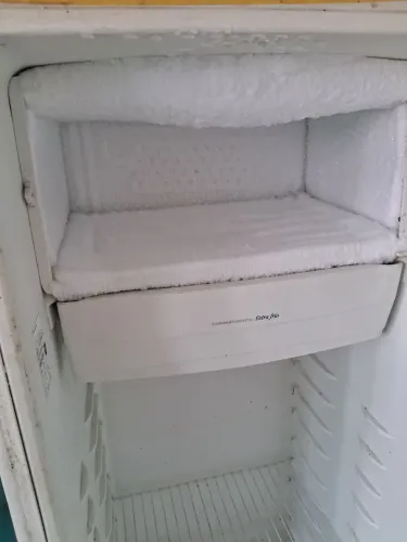 Geladeira usada.