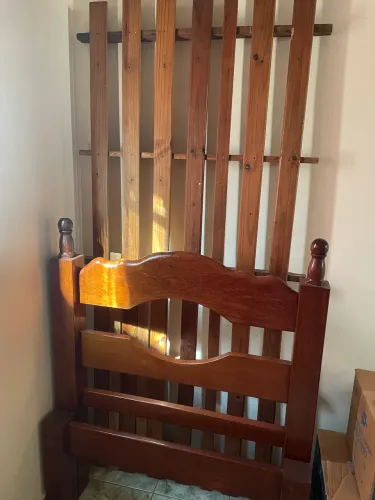 Cama de Solteiro em Sucupira Maciça - R$ 400,00 | Ótimo Estado