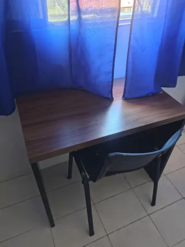Mesa com cadeira
