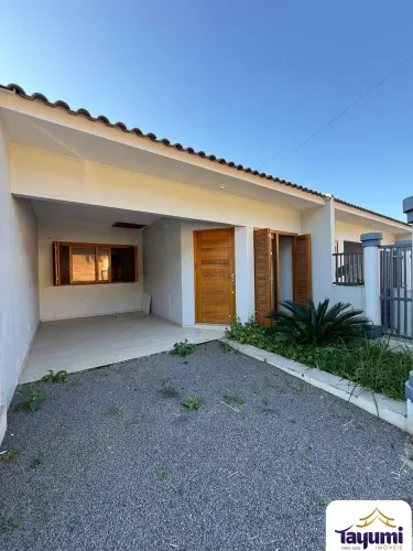 Casa geminada para locação, para quem precisa de pátio em Linha Santa Cruz: 2 quartos, 2 s