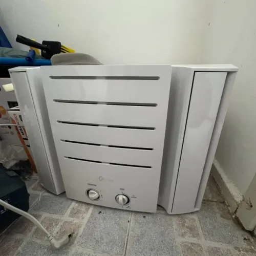 Ar-condicionado de janela Midea 7500 BTU R32 127V