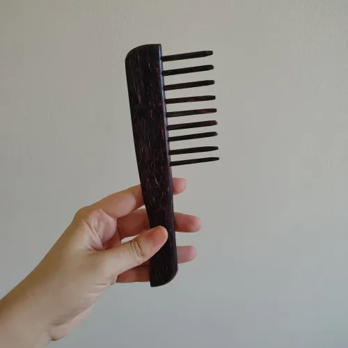 Pente artesanal de madeira 