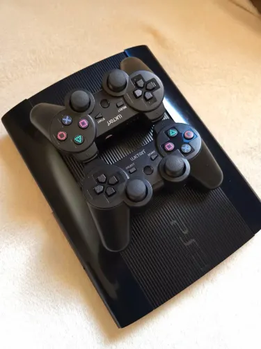 PS3 SUPER SLIM DESBLOQUEADO 2 CONTROLES