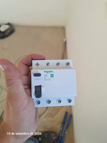 DR EZ9R33463 SCHNEIDER 63A 4P - EASY9 - RCCB
