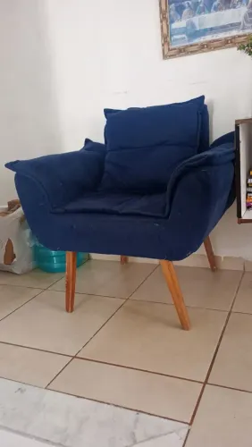 Poltrona em perfeito estado de uso cor azul