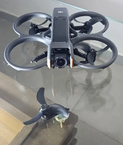Drone DJI Avata 2 Quebrado Para Retirada de Peças Caiu na Grama No Seco Tem Muita Peça Boa