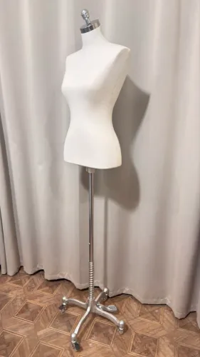Busto/ manequim feminino pedestal