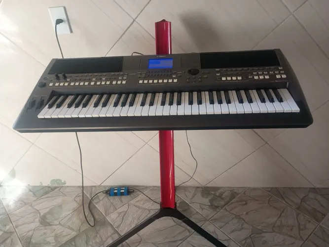 Yamaha psr-s670 impecável, já configurado com Pack de Ritmos Regionais Profissionais.